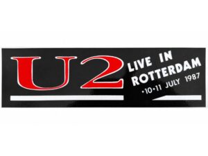 Sticker uit 1987 met de tekst ‘U2 Live in Rotterdam 10/11 July 1987’, afkomstig van The Joshua Tree Tour in De Kuip.