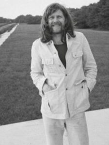 Portret van Berry Visser in hippiestijl, gefotografeerd in zijn vroege Mojo‑periode.