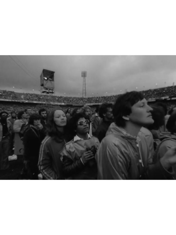 Zwart‑witfoto van 23 juni 1978 met een grote menigte in De Kuip tijdens het Bob Dylan‑concert.